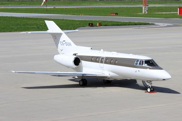 Hawker 800 (CS-DUH)