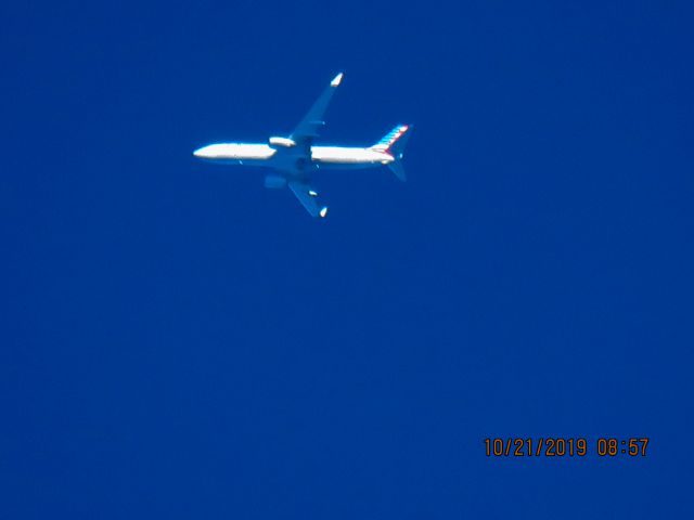 Boeing 737-800 (N892NN)