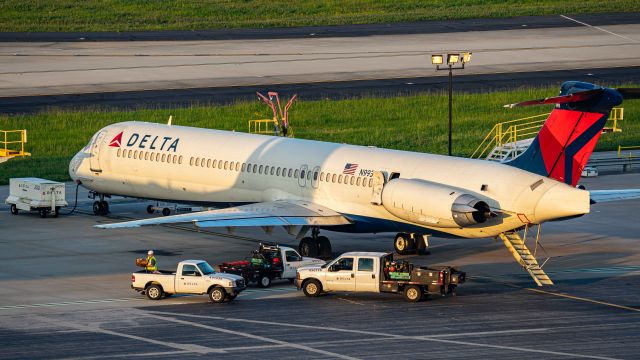 McDonnell Douglas MD-88 (N993DL) - 6/18/17