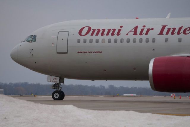 BOEING 767-200 (N225AX)