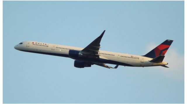 BOEING 757-300 (N581NW) - From the 9th floor balcony of the Best Western Plus on Central Ave.