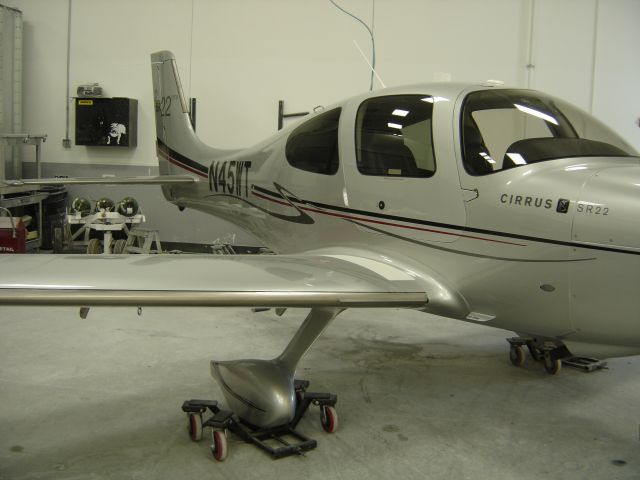 Cirrus SR-22 (N45WT)