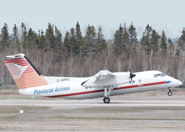 de Havilland Dash 8-100 (C-GPAL) - Landing in a crosswind on runway 13.