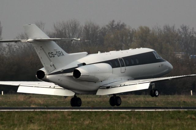 Hawker 800 (CS-DRA)