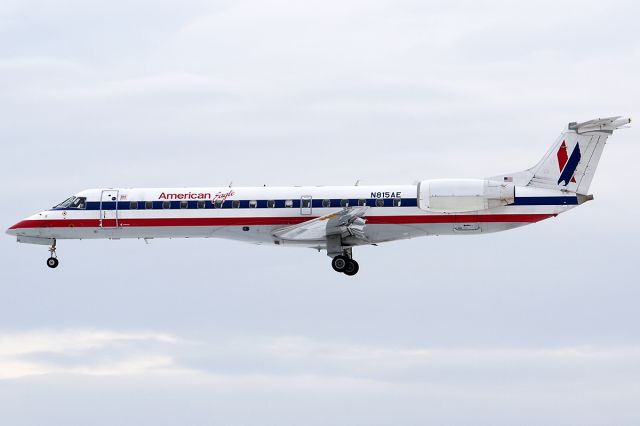 Embraer ERJ-135 (N815AE)