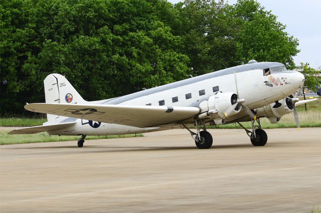 Douglas DC-3 (N151ZE)