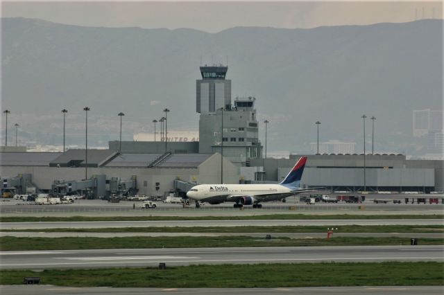 BOEING 767-200 (N113DA) - KSFO - on 3 day weekends, when I had free time, I'd get a room, top floor at the Westin SFO Hotel, and pay a small fee extra to get the last room facing the Runway 1LR and looking east at 28LR arrivals and departures. The weather sucked but it was a lot of fun. N113DA at push back here with the Tug crew clearing out - The Tower top cab has been removed here, and this is the building where the new glassed off viewing deck was opened in 2019 and pre-screening. The 767 was headed for ATL- Atlanta USA.
