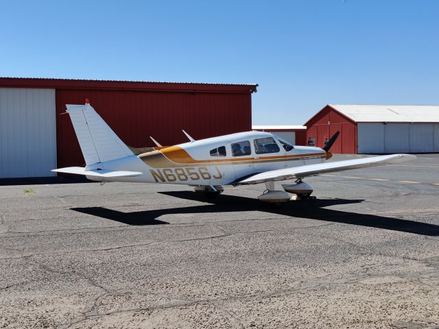 Piper Cherokee (N6856J)