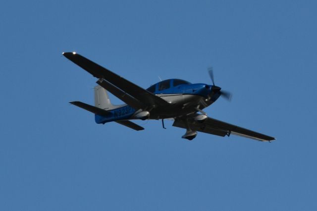 Cirrus SR-22 (N923PT) - WOLFE AVIATION LLC on final at KCLT - 10/8/18