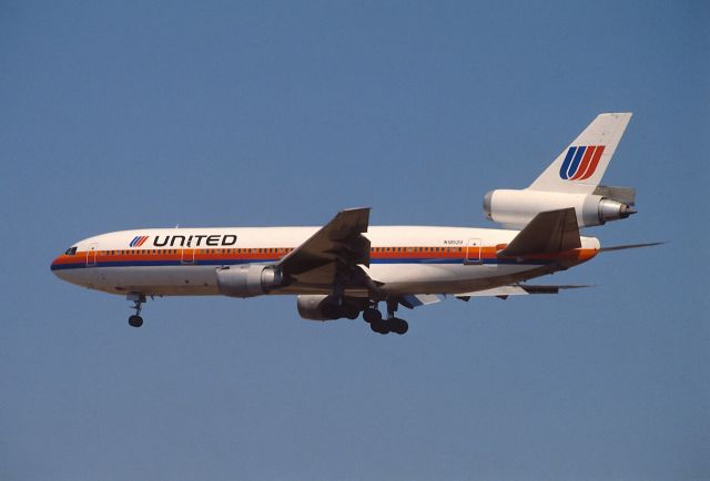 McDonnell Douglas DC-10 (N1852U) - Final Approach to Narita Intl Airport Rwy34 on 1989/03/19