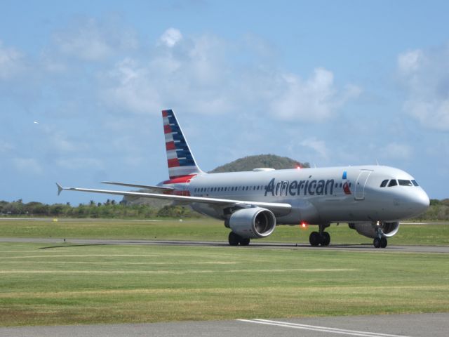 Airbus A320 (N105UW)