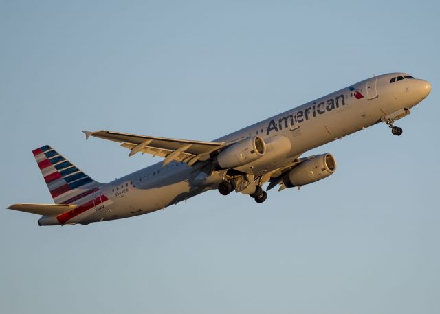 Airbus A321 (N544UW)