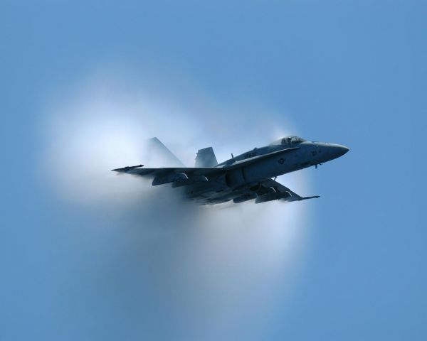 McDonnell Douglas FA-18 Hornet —