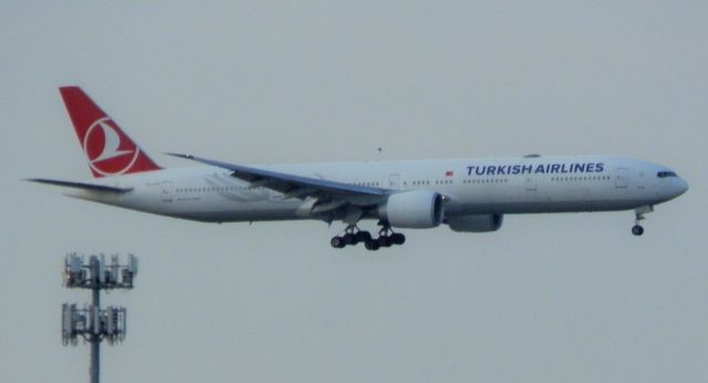 BOEING 777-300ER (TC-JJK)