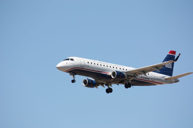 Embraer ERJ 175 (N124HQ)