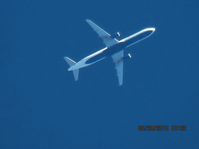 Airbus A321 (N988JT)