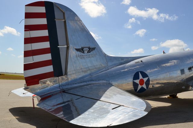 Douglas DC-3 (N47HL)