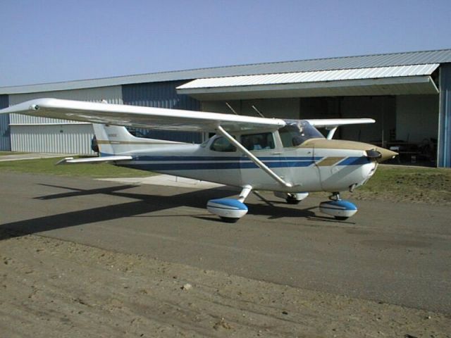 Cessna Skyhawk (N1989E) - Flywell Flying Club