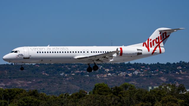 Fokker 100 (VH-FNC)