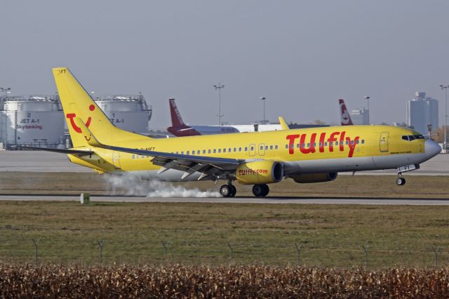 Boeing 737-800 (D-AHFT)