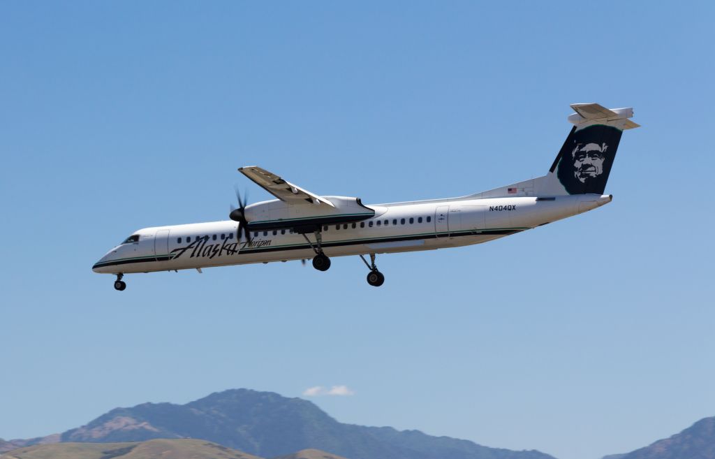 de Havilland Dash 8-400 (N404QX)