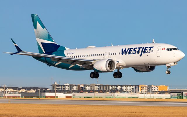 Boeing 737 MAX 8 (C-GLWS)