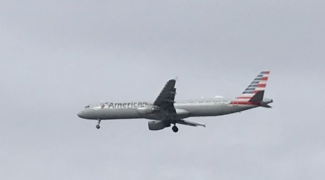 Airbus A321 (N174US) - Runway 28C arrival! 12/29/21.