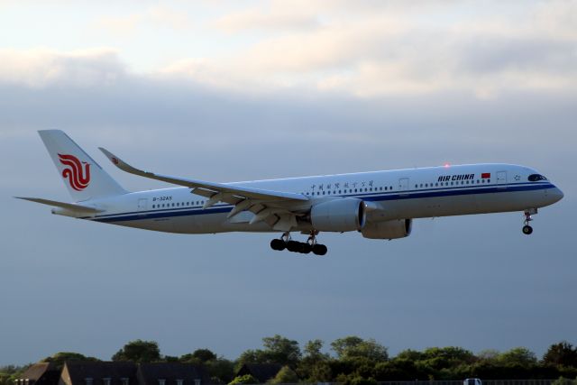 Airbus A350-900 (B-32AS) - On short finals for rwy 09L on 6-Jun-23 operating flight CCA855 from ZBAA.