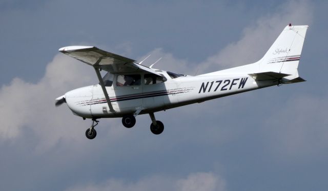 Cessna Skyhawk (N172FW) - On final is this 1997 Cessna Skyhawk 172R in the Summer of 2019.