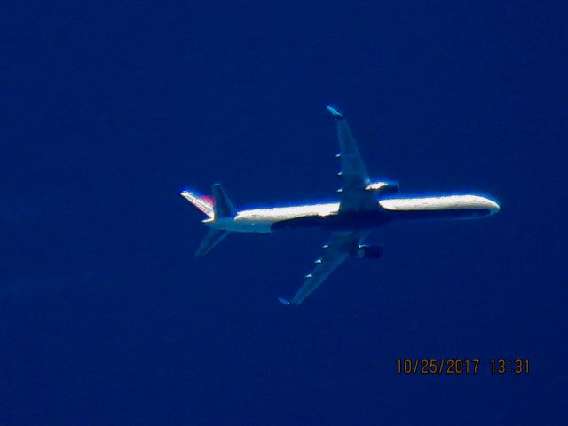 BOEING 757-300 (N585NW)
