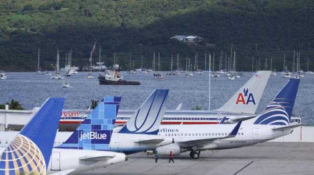 Boeing 737-700 (HP-1530CMP)