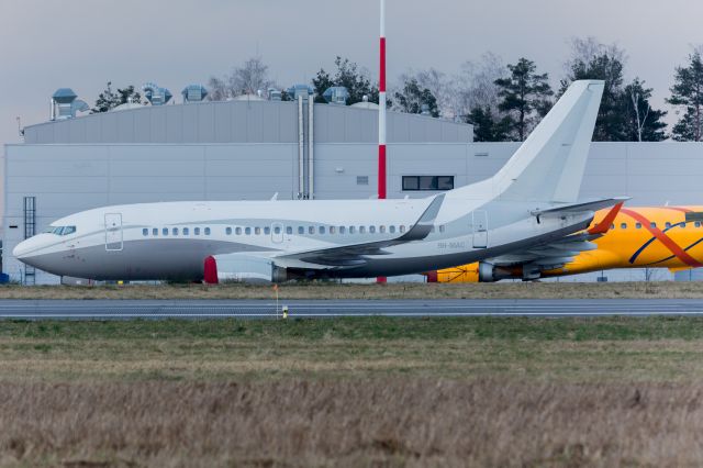 Boeing 737-500 (9H-MAC) - EPRZ