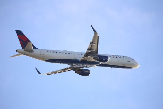 Airbus A321 (N120DN)
