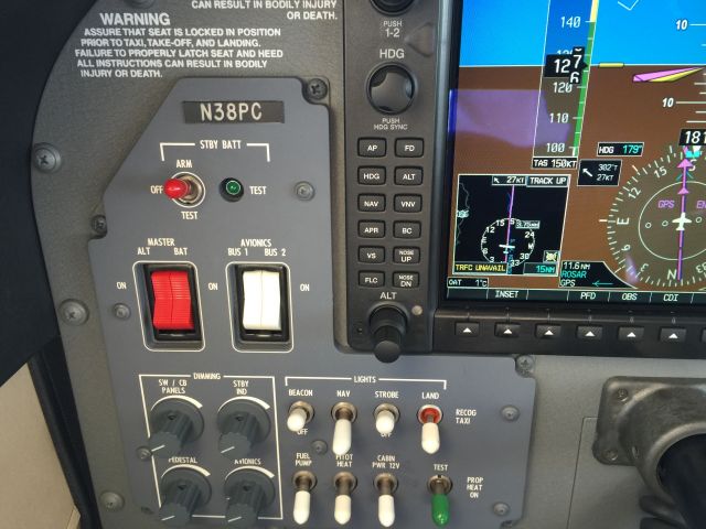 Cessna Skylane (N38PC) - 27 KTS ON THE TAIL!