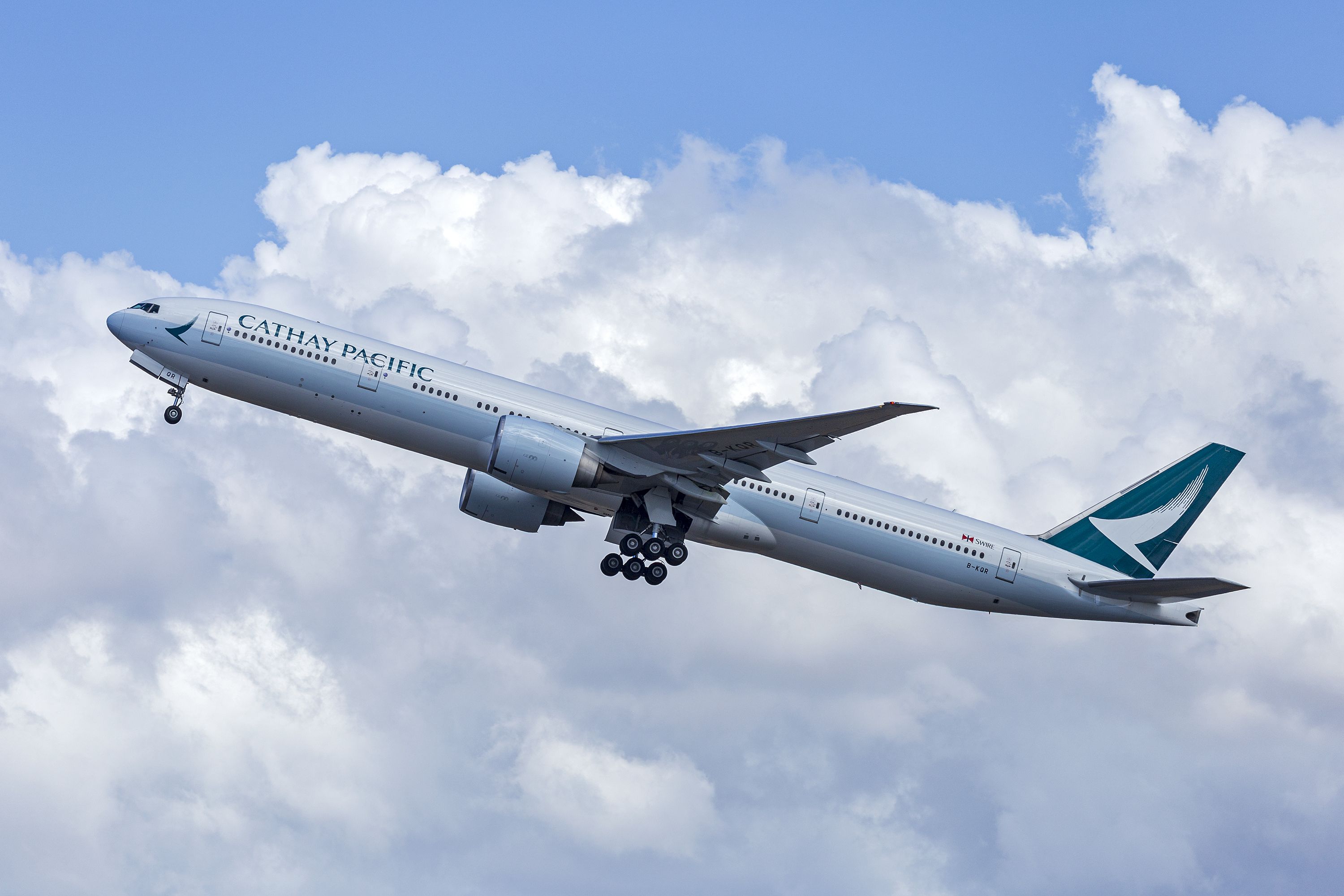 BOEING 777-300ER (B-KQR) - Cathay Pacific (B-KQR) Boeing 777-367(ER) departing Sydney Airport.