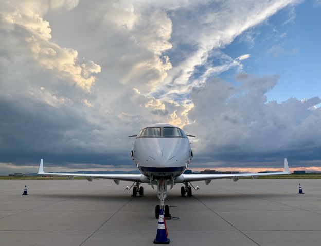 Bombardier Challenger 300 — - Modern-Aviation ramp