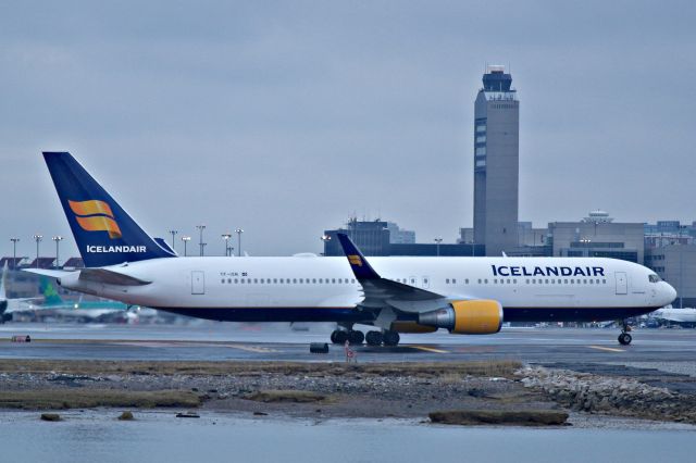 BOEING 767-300 (TF-ISN)