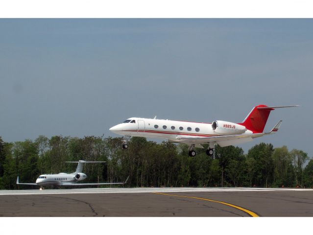 Gulfstream Aerospace Gulfstream IV (N925JS) - Landing RW16.