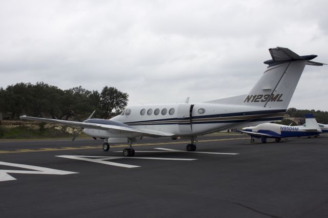 Beechcraft Super King Air 200 (N123ML)