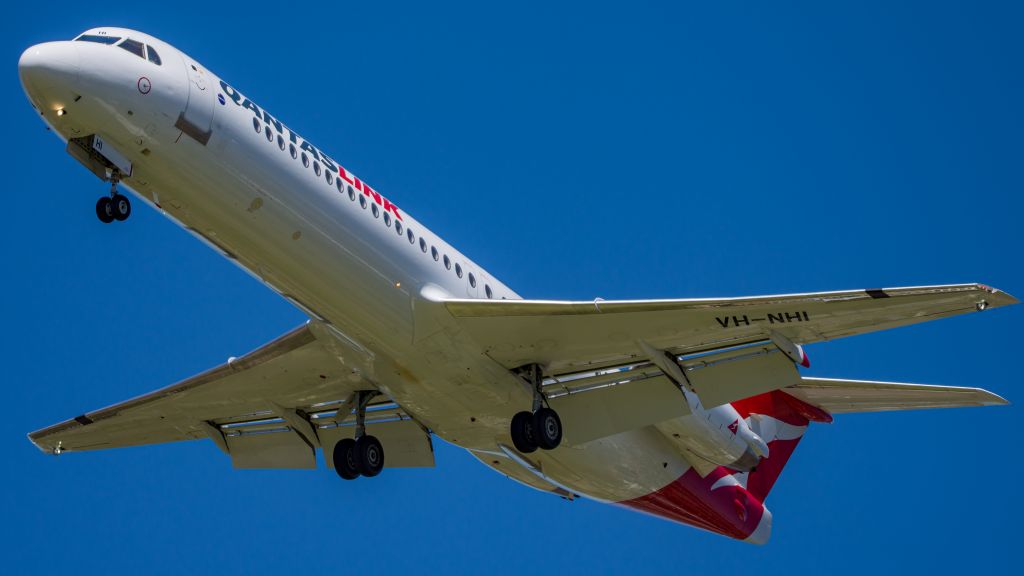 Fokker 100 (VH-NHI)