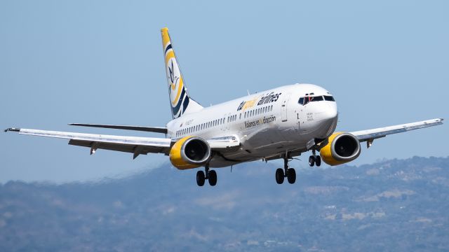 Boeing 737-700 (YV-621T)