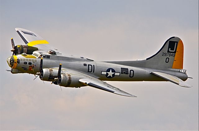 Boeing B-17 Flying Fortress (N390TH) - "LIBERTY BELLE"