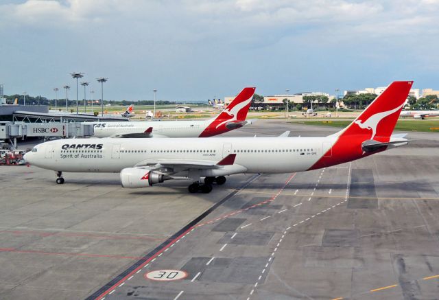 Airbus A330-300 (VH-QPE)