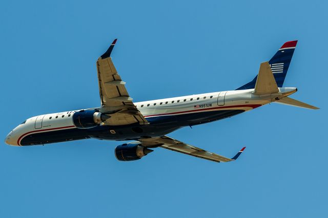 Embraer ERJ-190 (N951UW) - 3/22/2020