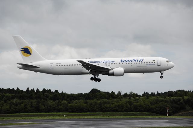 BOEING 767-300 (UR-VVF) - Final Approach to Narita Intl Airport Rnwy16L on 2012/08/18