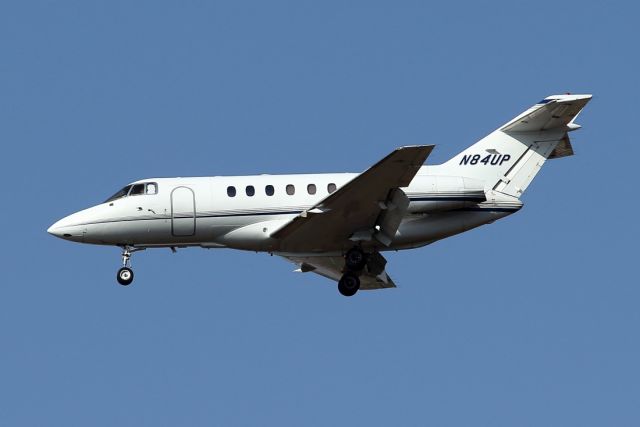 Hawker 800 (N84UP) - 12/09/2020: A direct flight from Dubai (DXB) upon landing on runway 30. No data found on FR24.