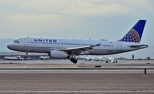 Airbus A320 (N411UA) - N411UA United Airlines 1994  Airbus A320-232 - cn 464 - Las Vegas - McCarran International Airport (LAS / KLAS)br /USA - Nevada July 27, 2014br /Photo: Tomás Del Coro