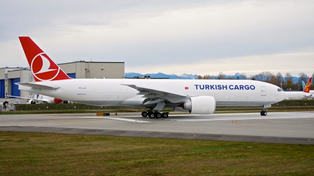 Boeing 777-200 (TC-LJL) - BOE231 taxis onto Rwy 16R for a C1 flight on 11.25.17. (ln 1532 / cn 60403). This is the first B777 freighter for THY.