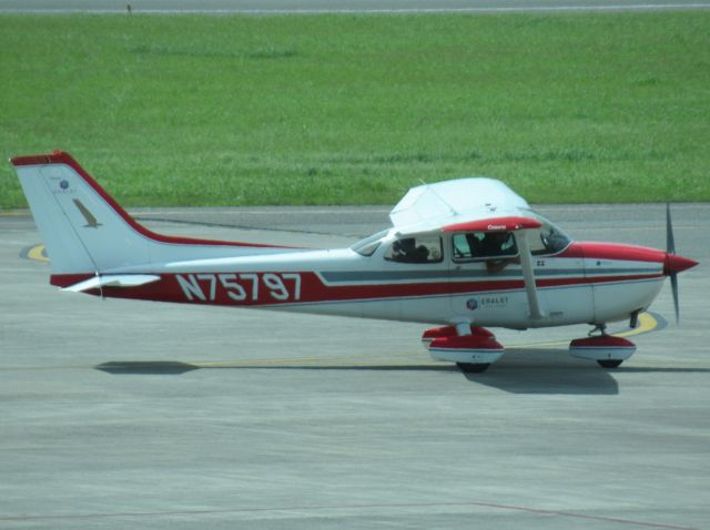 Cessna Skyhawk (N75797)