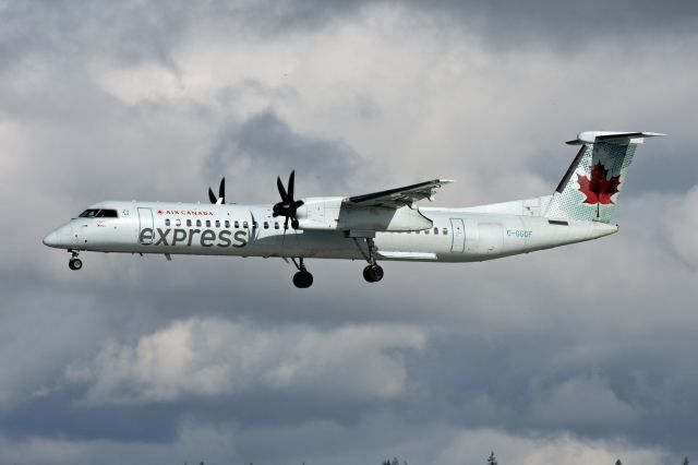 de Havilland Dash 8-400 (C-GGOF)